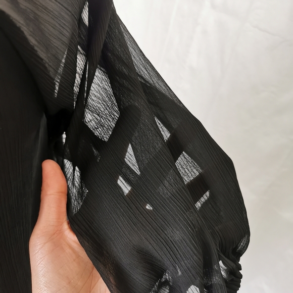 Attention black puff 3/4 sleeve blouse - Picture 2 of 3